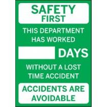 Safety sign with text about accident-free days in a green and white color scheme.