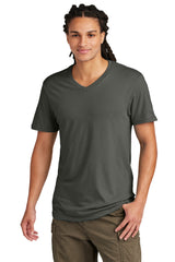 District Very Important Tee V-Neck DT6500